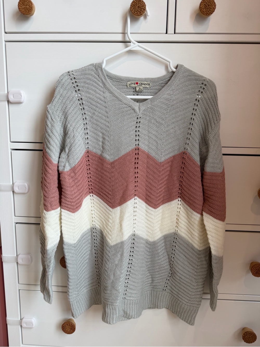 Women's Gray Pink Cream Stripe V‑Neck Sweater Small Fit Medium
